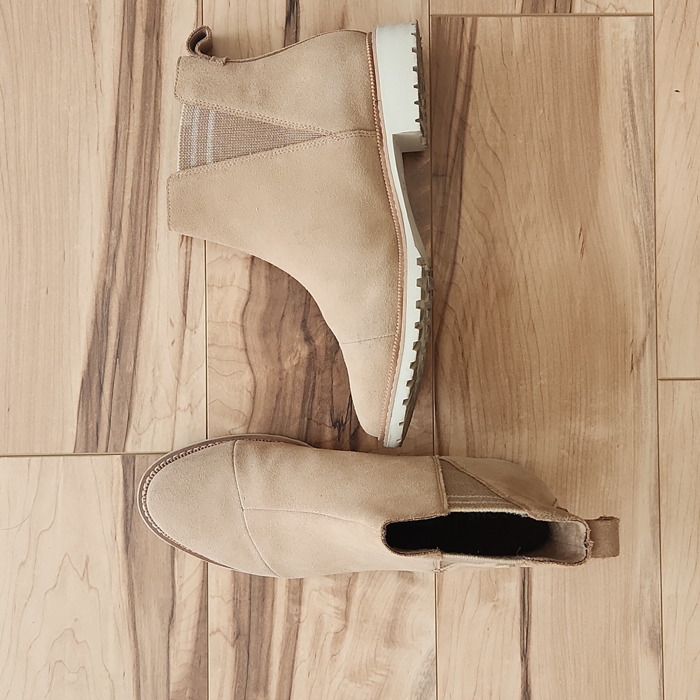 Tom's Women's Camel Booties size 8.5